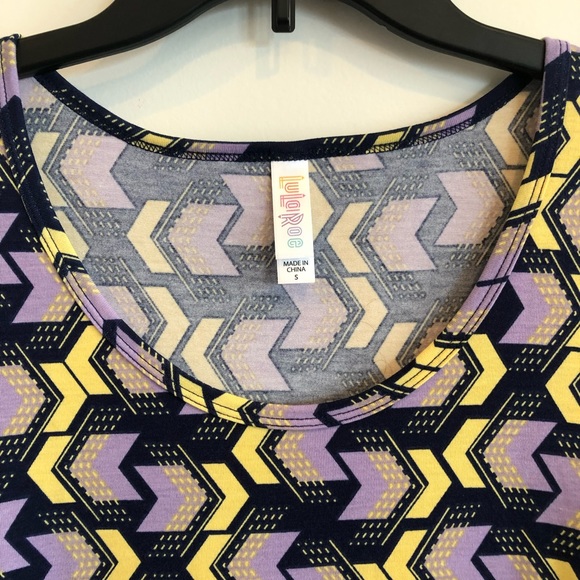 Geometric like lularoe perfect T - Picture 4 of 5